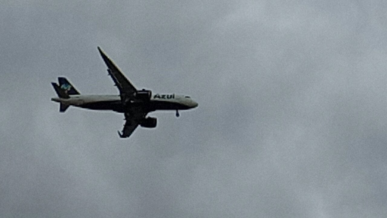 Airbus A320NEO PR-YYB vindo de Belém do Pará e Airbus A321 PT-MXA vindo de Guarulhos