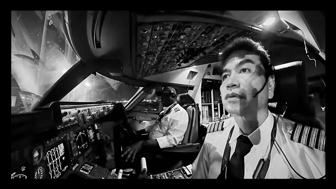 UFO orbs filmed from cockpit by pilot Ruud Van Pangemanan, 2024