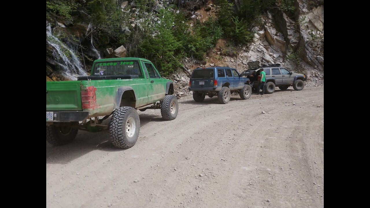 Jeep XJ Ol'Bluey checking out the washouts on the Whitebottom to Onion Lake FSR..Part1