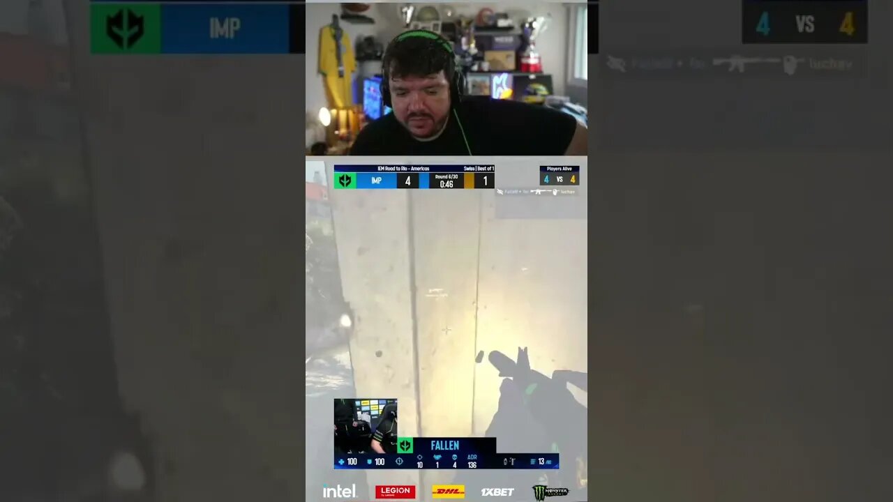 fallen leva tres pelo banheiro