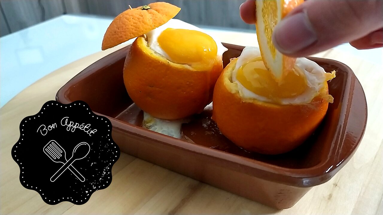 Grab 2 oranges and make this delicious recipe. Oranges filled with potatoes, eggs and cheese.