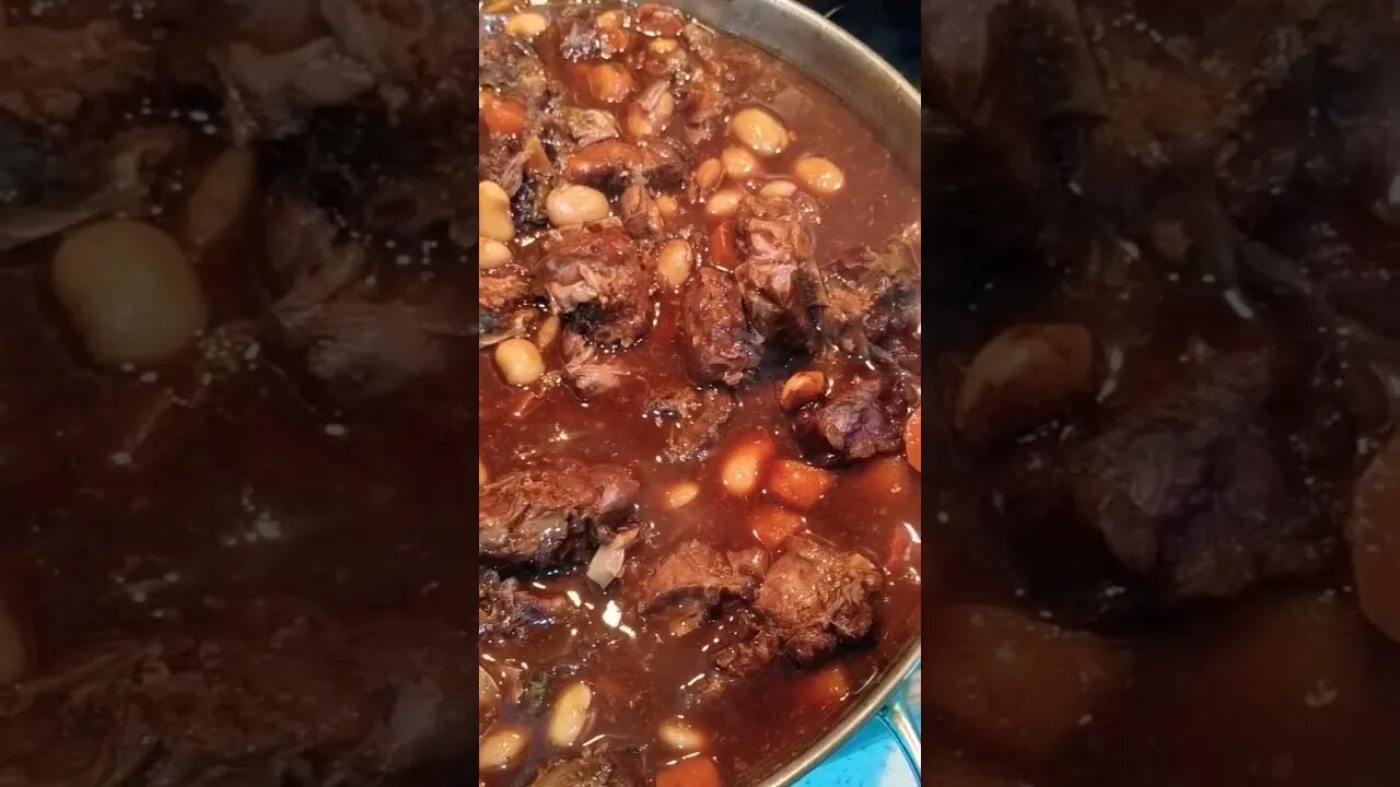 Slow Cooked "Ghetto Oxtail" Jamaican Style 😋
