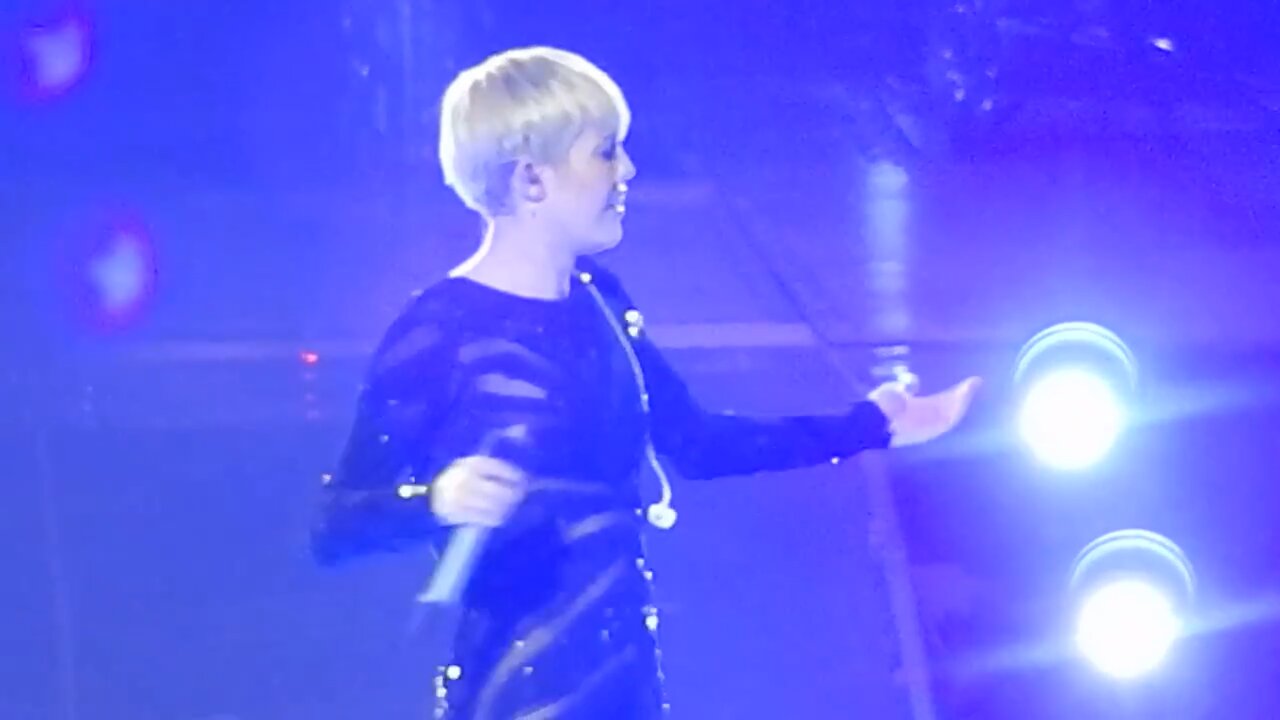'Miley Cyrus goes on foul-mouthed rant after fan gets in trouble for taking pictures' - 2014
