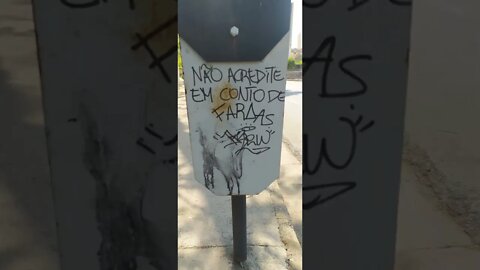 Não acredite em conto de fardas.
