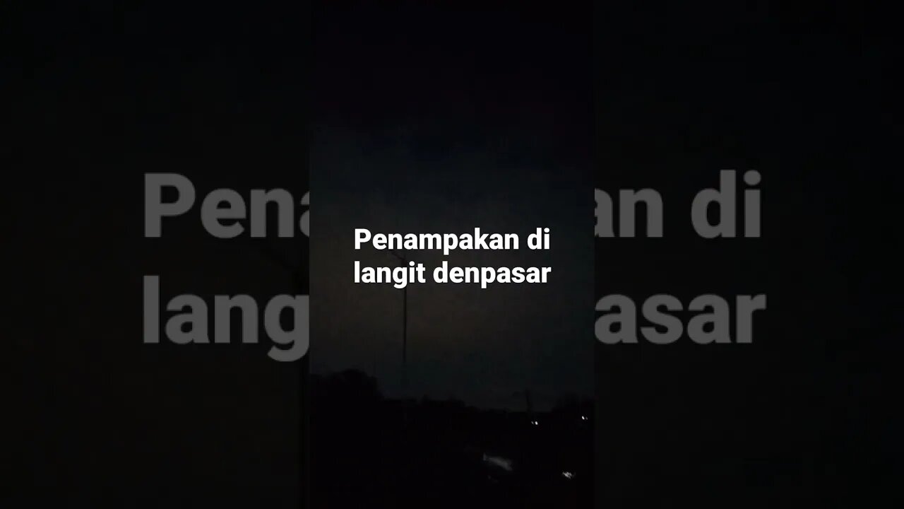 14 April 2023 Penampakan Sinar Berlarian di langit drnpasar bali sehabis gempa tadi sore