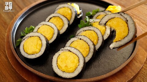 Egg sushi?? no!!! Sandwich kimbap visible inside!! It is delicious to eat every day!