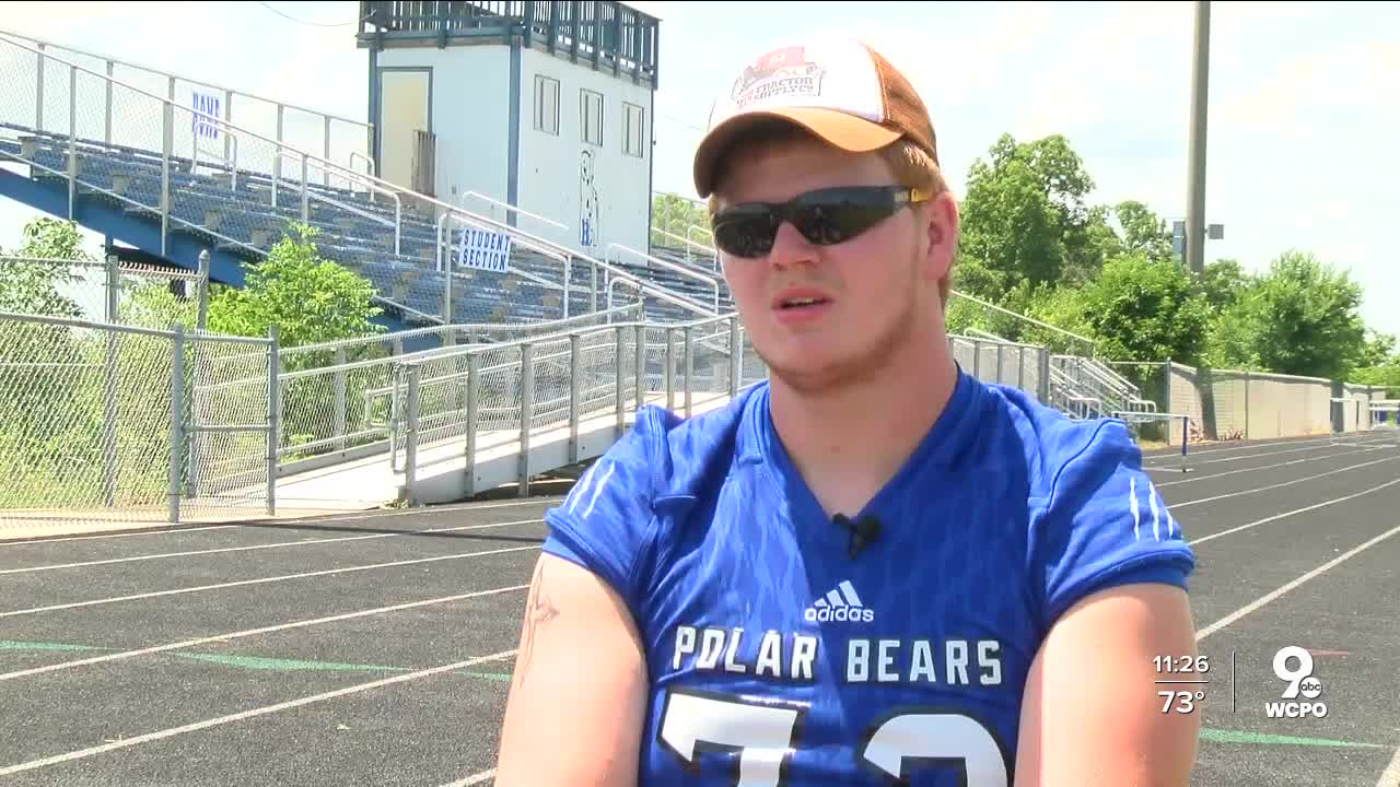 New technology helps deaf teen play football