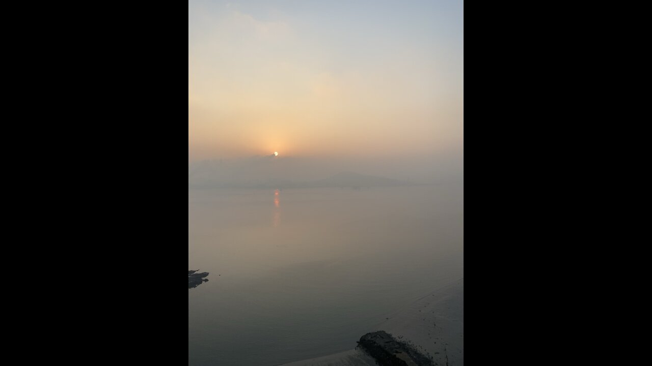 Sunrise, sea, mudflats, and Korean houses.