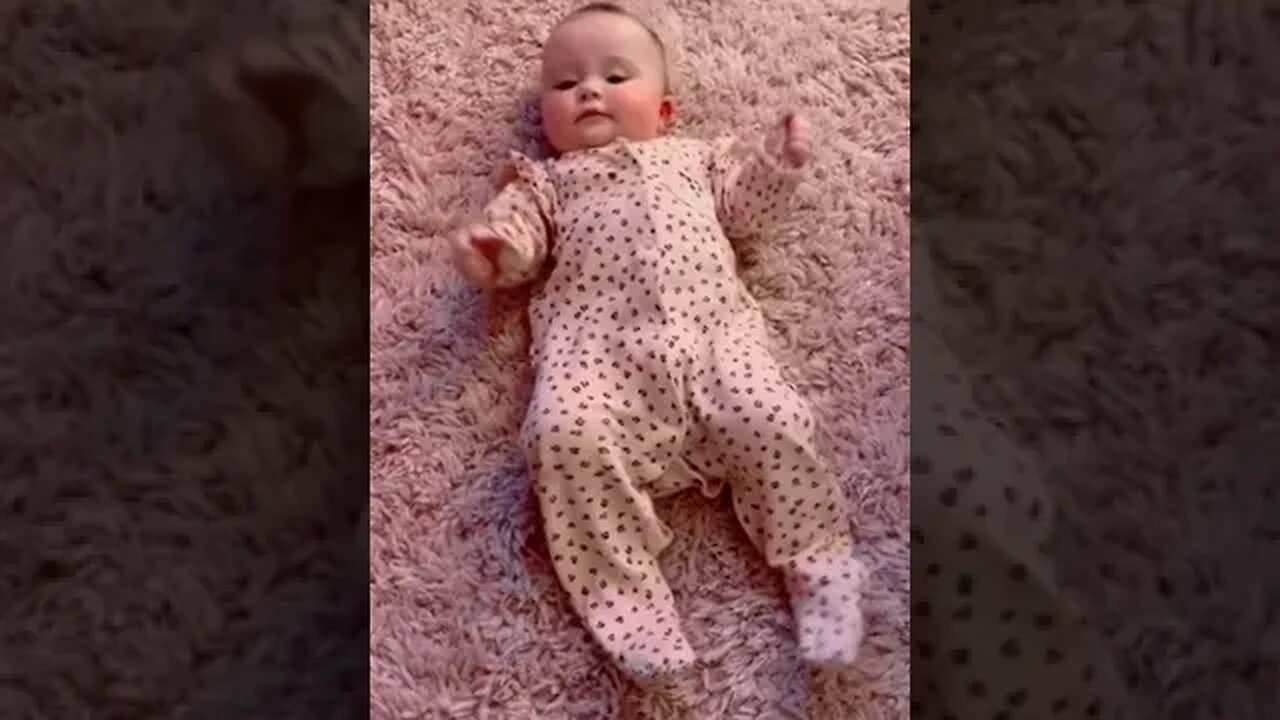 Cutie Reaction, #shorts, #cutebaby, #babyreaction, #shortsviral, #babygirl, #babyshorts