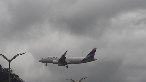 Airbus A320 PR-TYL on final approach coming from Brasília before to land in Manaus