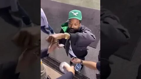 Meek Mill almost gets chain greased