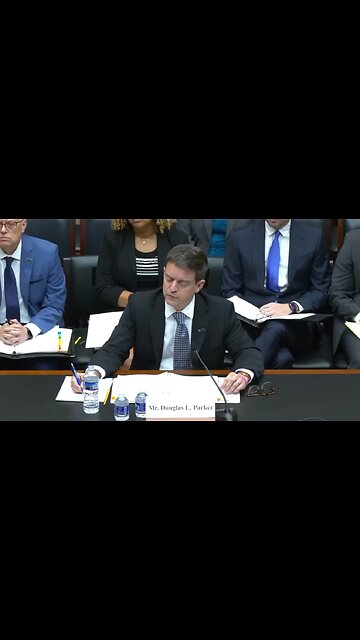 And Who Did the Forcing ? Forcing 2 year olds to wear masks 🧐🧐🧐: look at his face