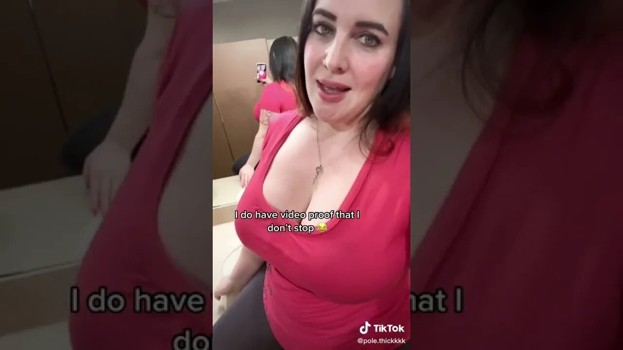 She won't stop pole cleaning lol