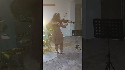 Gabi, tocando Viola, Muito Linda!😍