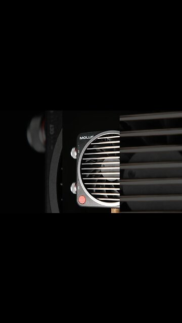 What a weird light #molusx100 #weddingfilmmaking