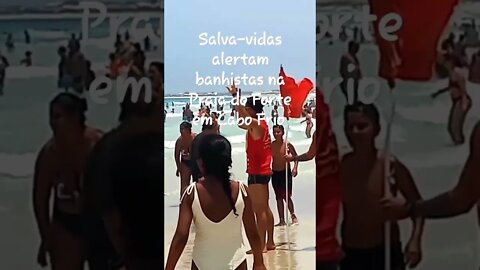 Cabo Frio, RJ [ Salva-vidas alertam banhistas na Praia do Forte] #shorts #riodejaneiro #cabofrio