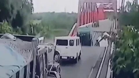 See the moment a bridge collapsed in the Philippines !!!! 😭😭😭😭😭😭😭😭😭😭😭😭😭😭😭😭😭