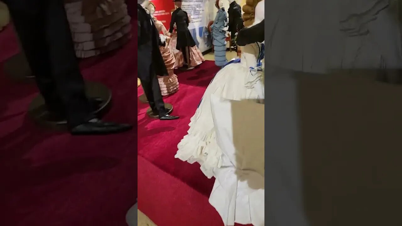 무도회 하는 인형들