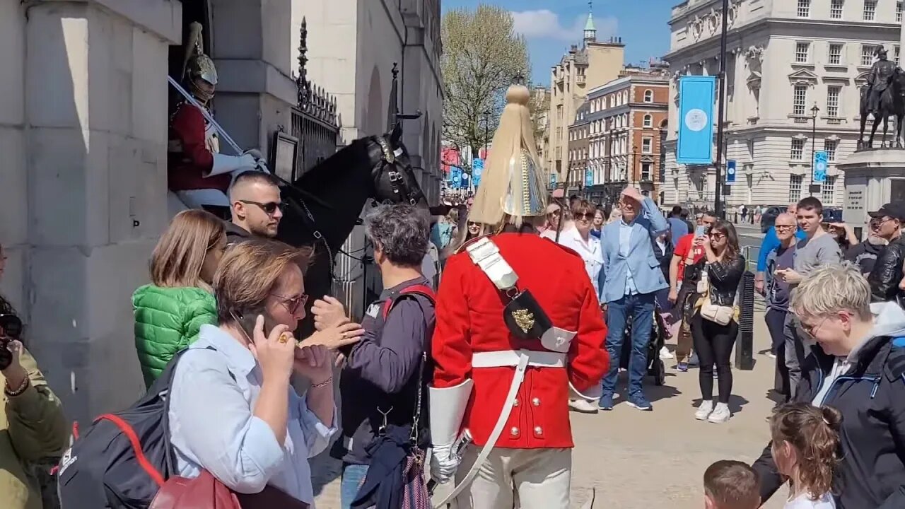 KINGS GUARD PUSHES PAST TOURIST'S WOMEN WITH THE KIDS IS SHOCKED #horseguardsparade