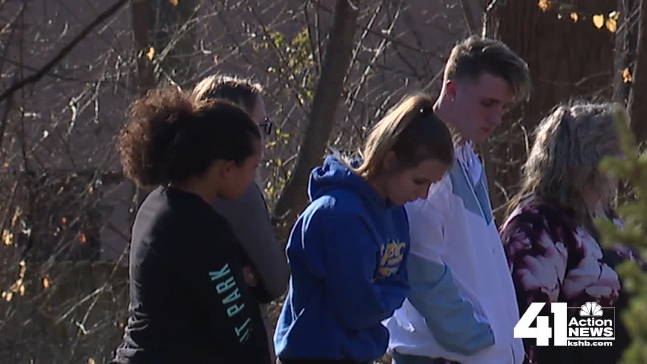 Community mourns loss of Blue Springs teens