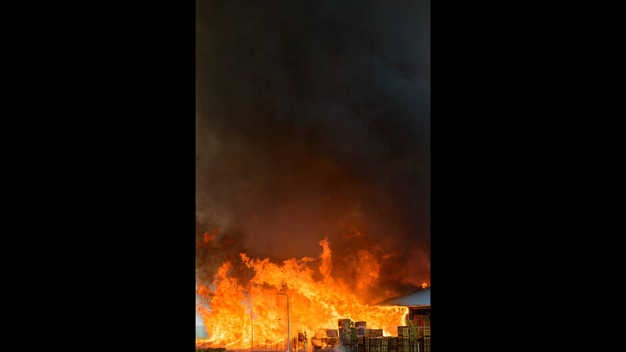 Russian shelling fire rages in residential areas of Mariupol, Ukraine
