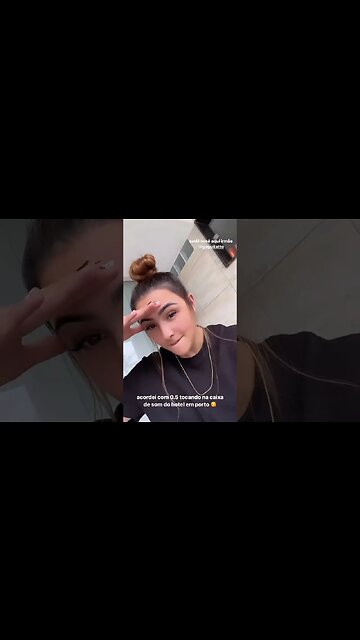 0.5 tocado na caixa de som do hotel