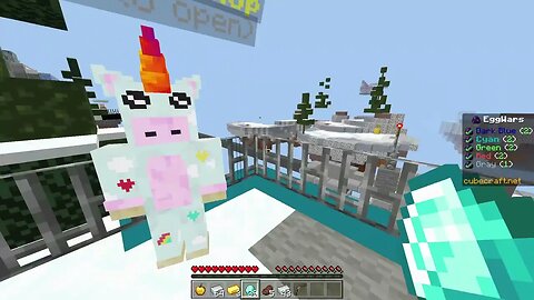 Minecraft noob tried to destroy our egg but folded immediately in Eggwars