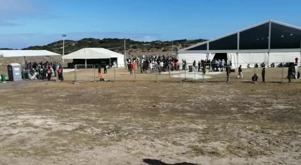 WATCH: Homeless people resist move to Strandfontein for remainder of coronavirus lockdown (Um4)