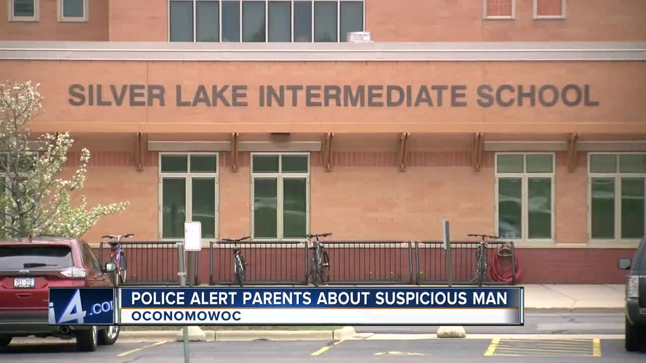 Oconomowoc PD: Suspicious man texting and Snapchatting kids