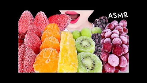 ASMR FROZEN FRUITS 얼린과일 STRAWBERRY, GRAPE, KIWI, PINEAPPLE, BLACKBERRY etc. EATING SOUNDS MUKBANG 먹방