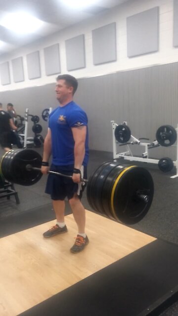 Gym Life lifting weights