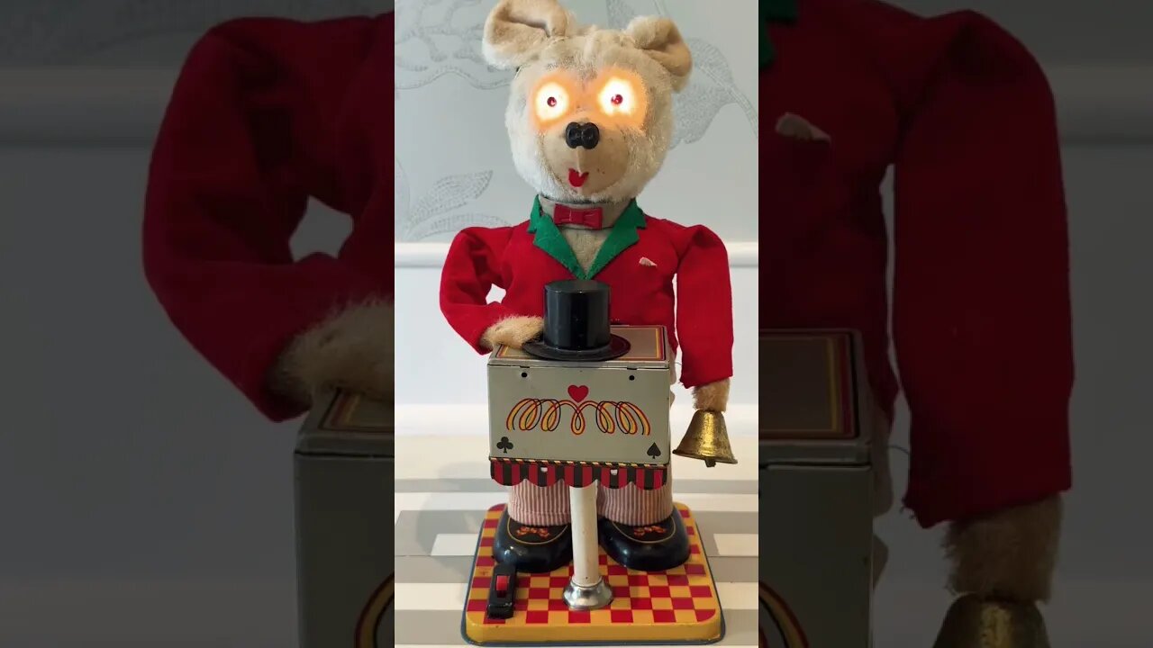 MARVEL! ๐ At the AMAZING & RARE!! Bear๐ป Magician ๐ฉ #shorts