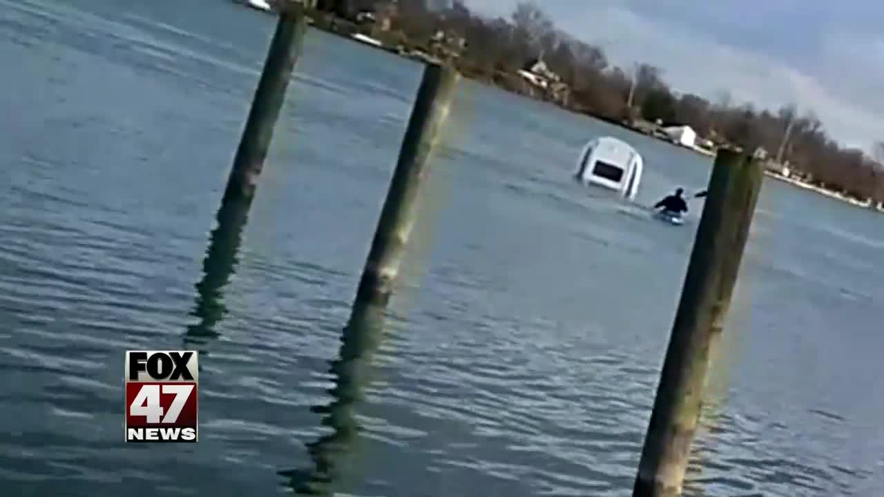 Police sergeant in kayak saves woman from sinking car in Detroit River