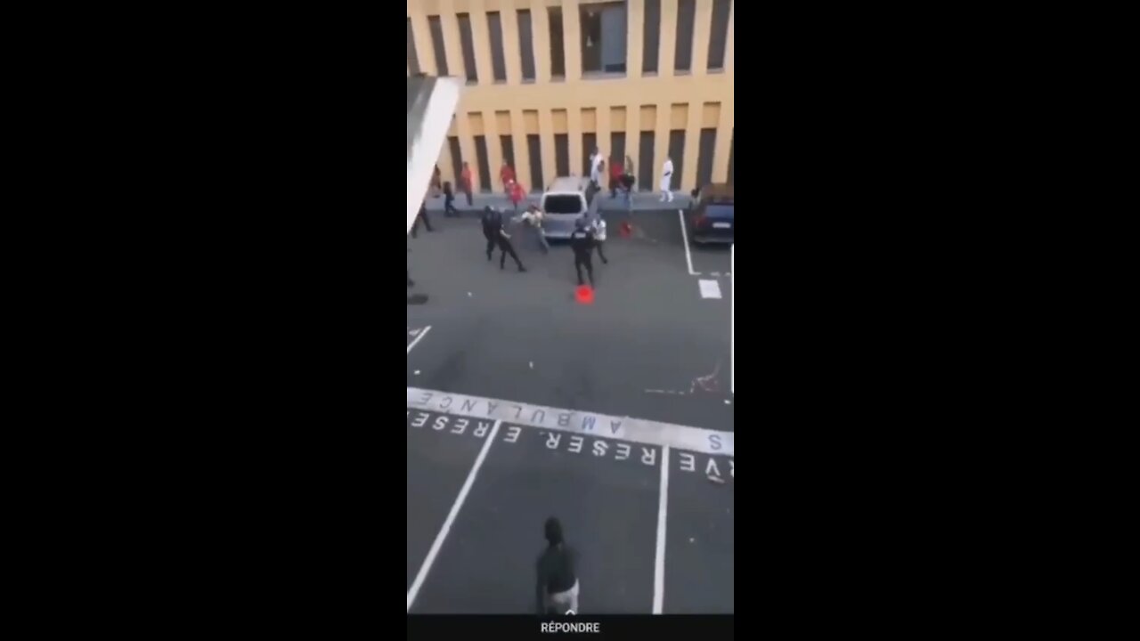 French police fight with hospital staff