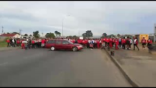 South Africa - Cape Town - Bloekombos Secondary school day 2 protest (Video) (9T7)