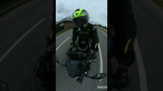 Ninja ZX-6R... Tesla flyby 😈
