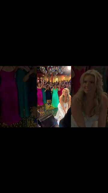 ELA FICOU FURIOSA COM A NOIVA 👰‍♀️ #shorts #festadecasamento #noiva #bouquet #madrinhasdecasamento