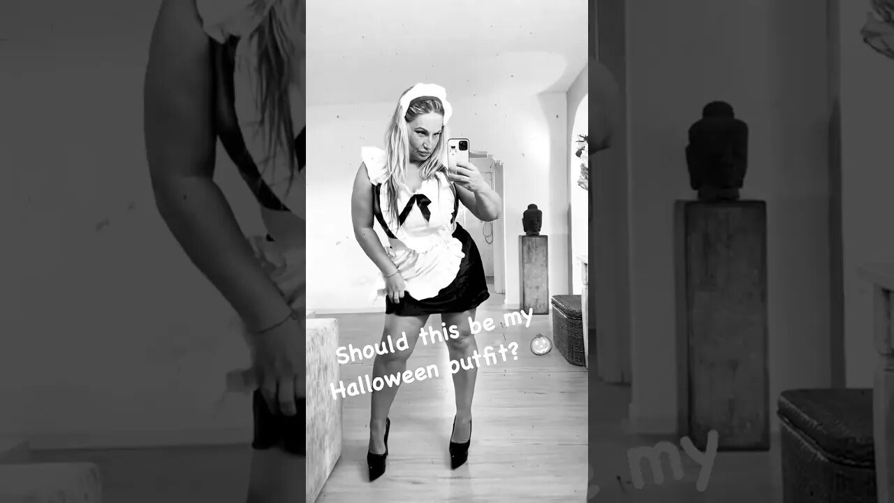 Black/white Halloween effect 👻🎃 Should this be my Halloween outfit? #mom #contentcreator #foryou