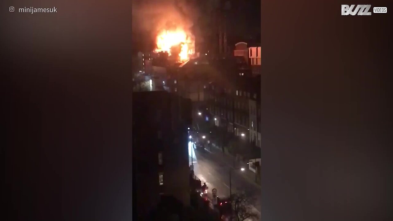 Impressionante Incêndio destrói icônico casa de shows KOKO Camden