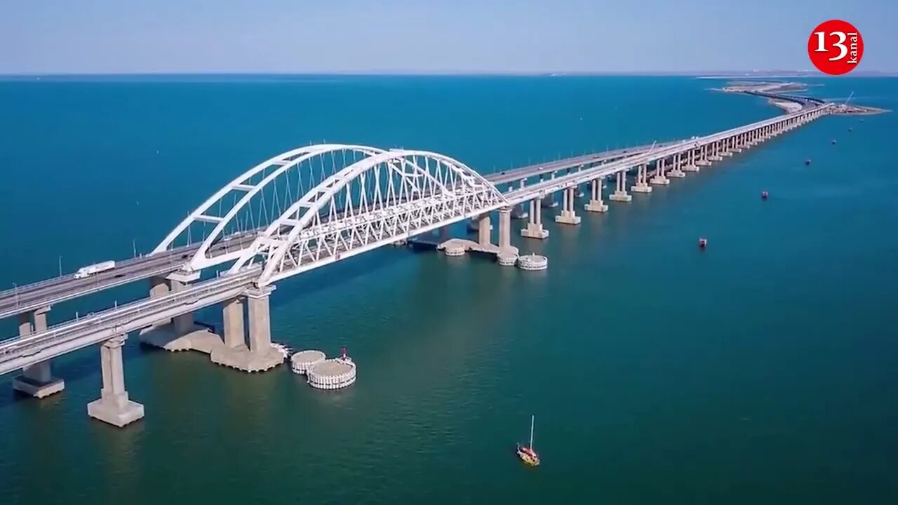 Russians pulled 30 barges under the Crimean Bridge: they are afraid of Ukrainian drones