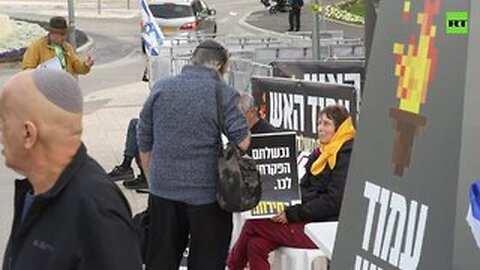 Israelis protest outside Knesset against war & Netanyahu