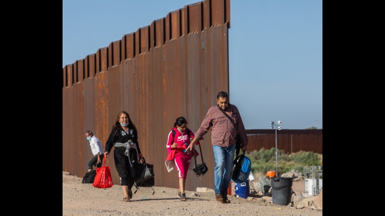 Report: Border Patrol Says Up to 2,000 Migrants Get Away Daily