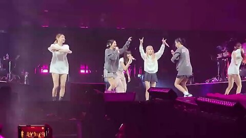 BlackPink in Houston 2nd show Closing Dancing