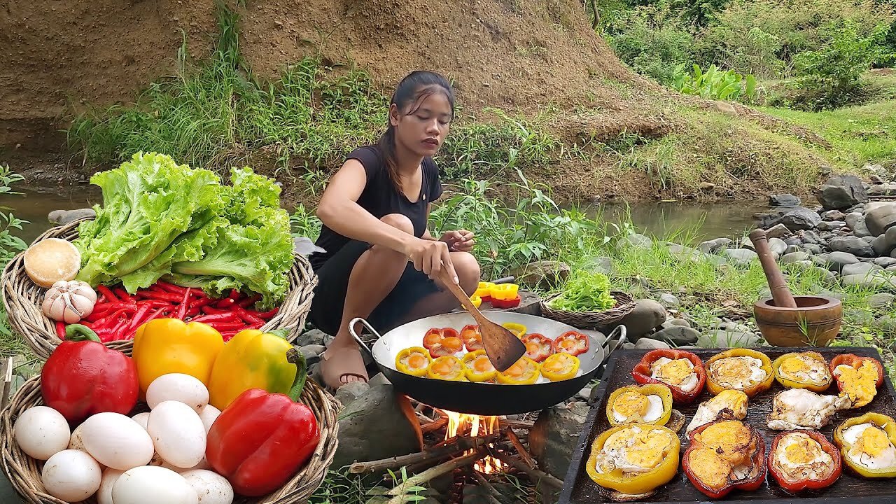 Cooking Egg in bell peppers with Hot chili sauce for dinner, Survival cooking in forest