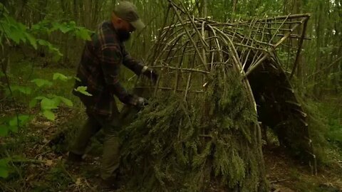 16 ! Building a Survival Shelter in a Forest Camp food from natural herbs
