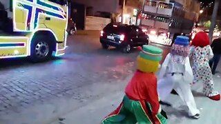 DANÇARINOS SUPER NINJAS, FOFÃO, PATATI E PATATÁ DANÇANDO NA CARRETA DA ALEGRIA TREM BALADA 10