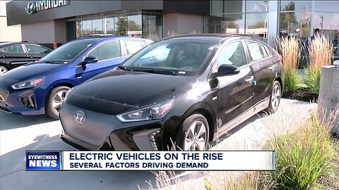 One auto manufacturer is offering a head-turning promotion to entice drivers to go electric