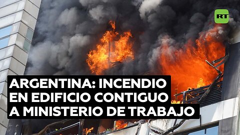 Una mujer muere en incendio de un edificio aledaño al Ministerio de Trabajo de Argentina