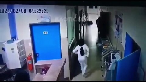Sicarios Disguised As Doctor & Police Infiltrate Hospital For Hit
