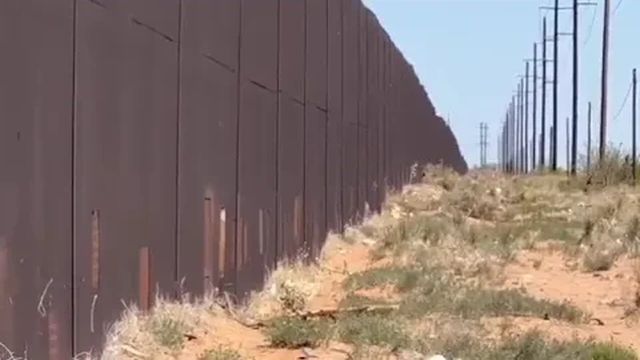 The wall cut-patch game on the Mexican side 👀